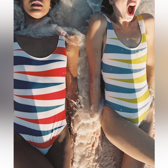 SOLID & STRIPED Other - [NWT] Solid & Striped Anne Marie in Red Slate Backgammon